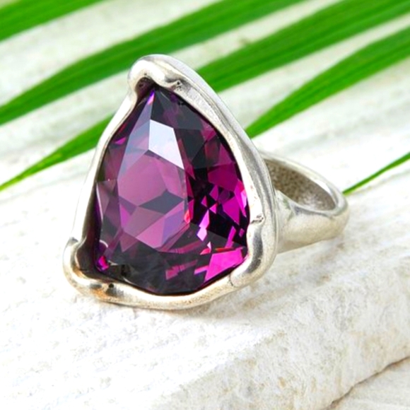 UNO de 50 Jewelry - Uno de 50 Star Tremendous ring with Purple Swarovski crystal